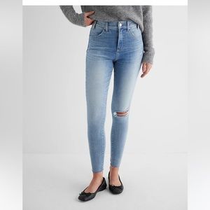 Women’s Express High Waisted Medium Wash Ripped Raw Hem Skinny Jeans, 4R, NWT